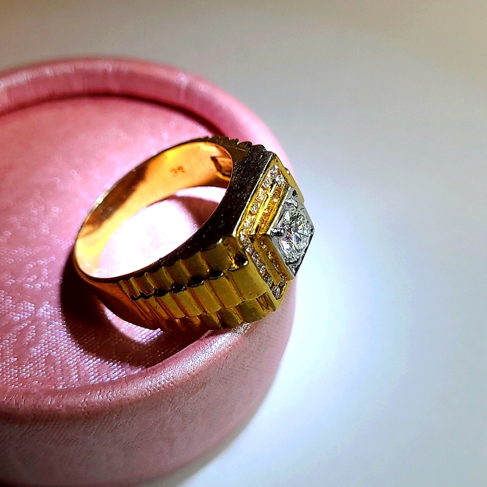 Men's Natural Dimond 18k Yellow Gold VVS, H ring